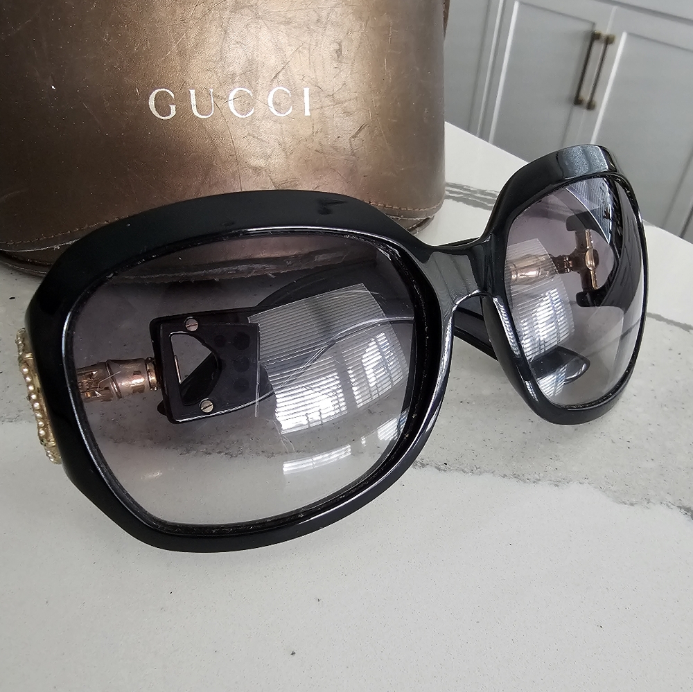 Gucci sunglasses, black